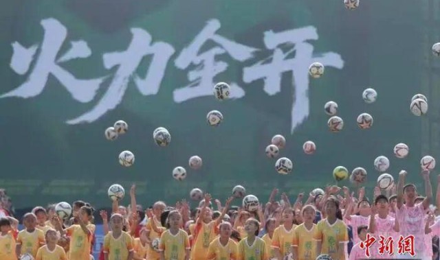 半岛体育app下载-中国校园足球改革“南京样本”：从“苏超”看足球育人